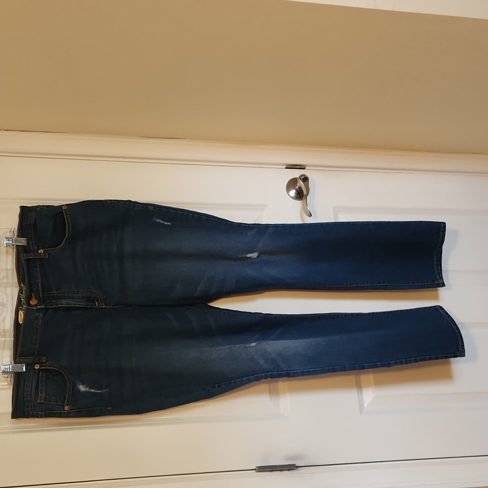 Old Navy Sweetheart distressed boot cut jeans size 16